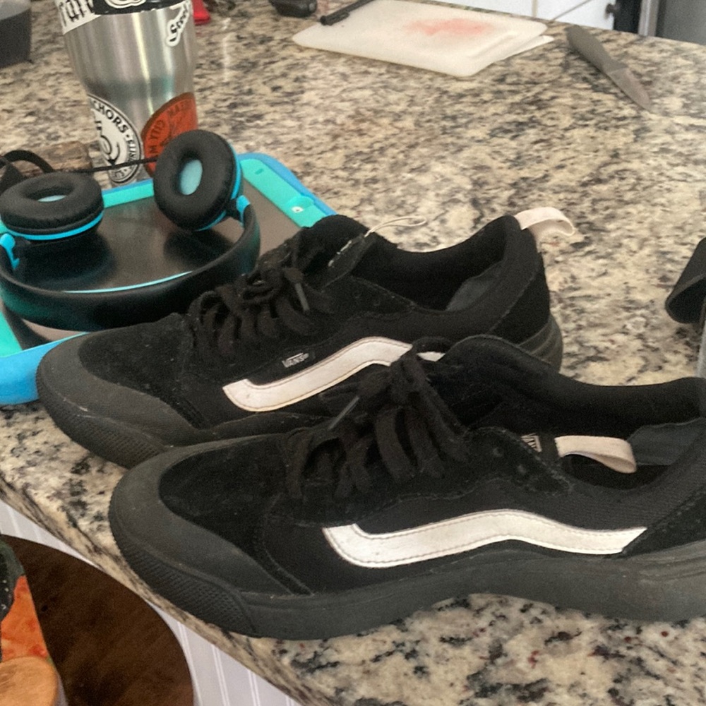 Vans ultra range exo size 9
